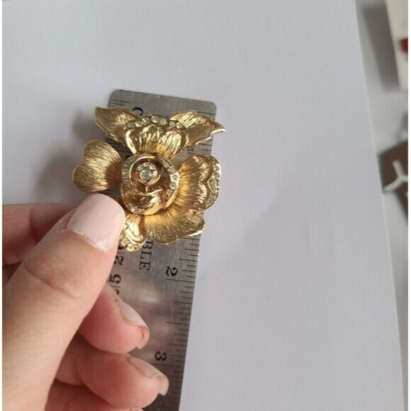 Vintage 50s Gold Tone Gilded Crystal Flower Floral Brooch - Picture 7 of 9